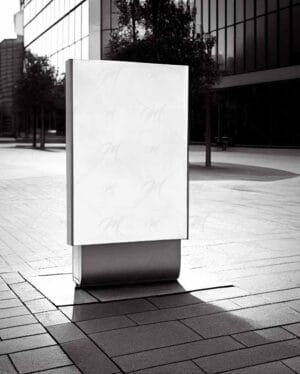 Mockup de outdoor publicitário editável PSD – billboard mockup alta resolução