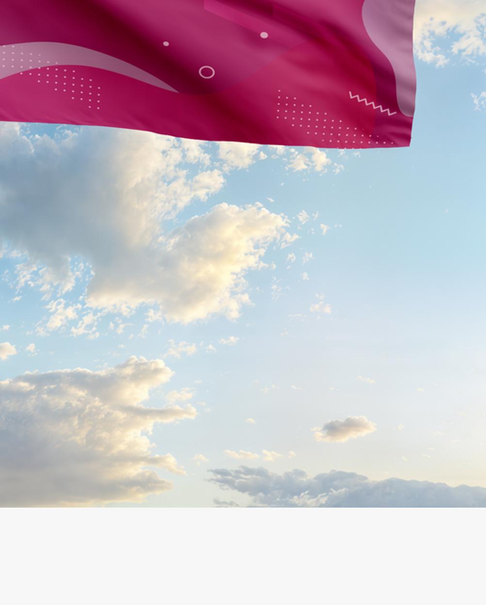 Mockup Bandeira Publicitária Céu Aberto Preview Alta Resolução Mockup Bandeira Publicitária Céu Aberto - Preview em Alta Resolução Mockup Mockups de Publicidade