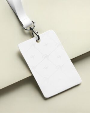 Mockup Crachá Identificação Ambiente Neutro - Mockup PSD Mockups de Objetos Editável