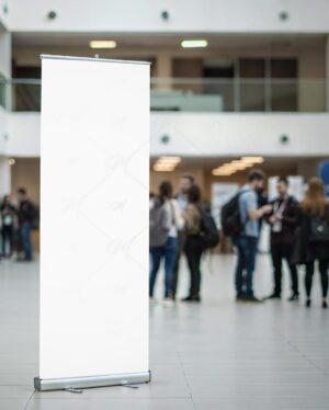 Mockup Banner Rollup Saguão Conferência - Mockup PSD Mockups de Publicidade Editável