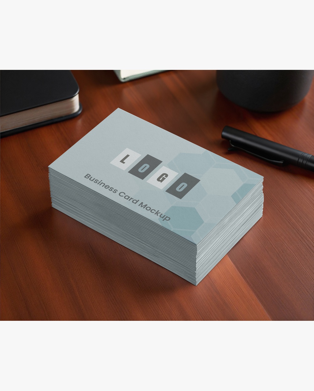 Mockup Cartão Visita Escrivaninha Trabalho Detalhe Realista Mockup Cartão Visita Escrivaninha Trabalho - Detalhe Realista Mockups para Papelaria Mockup Profissional