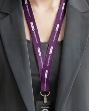 Mockup Crachá Cordão Escritório - Vista Frontal Mockup Mockups de Objetos para Download