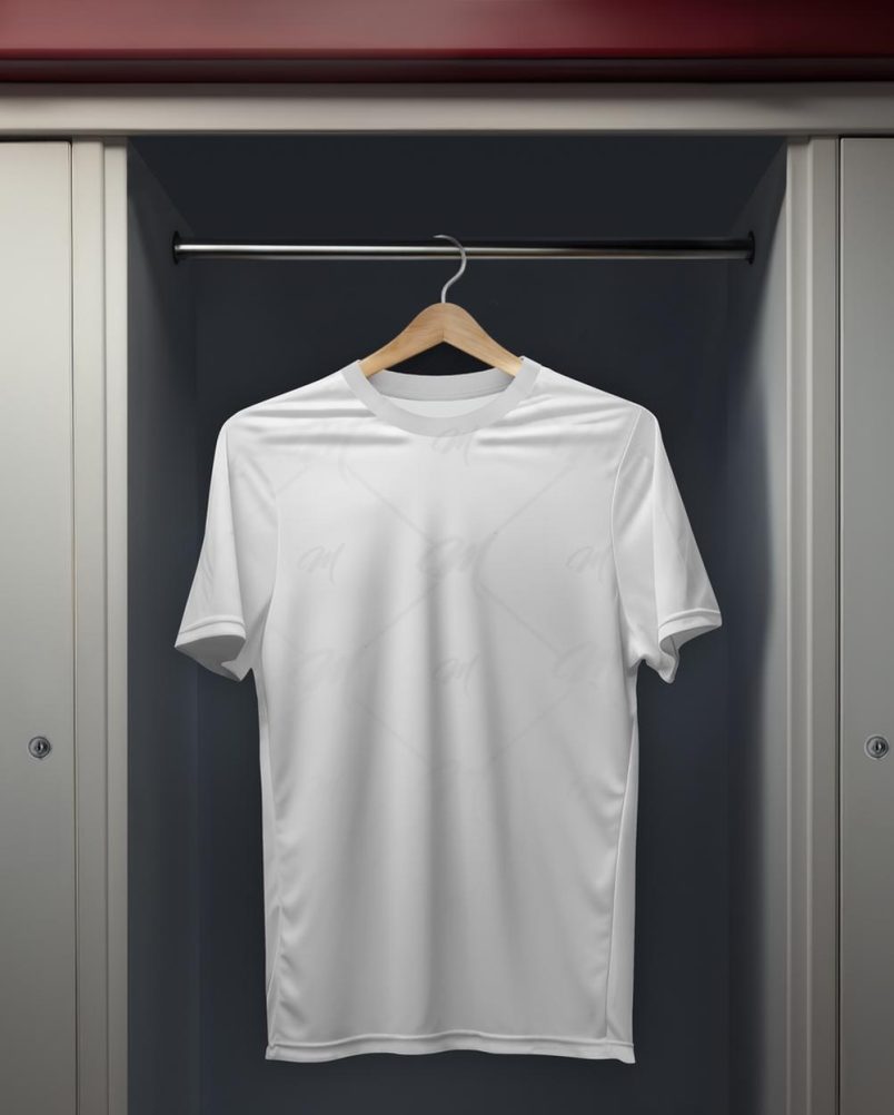 Mockup Camiseta Cabide Armário PSD Realista